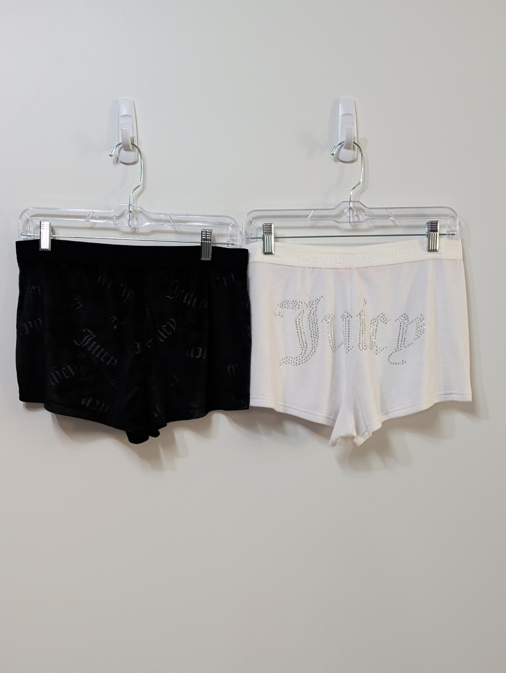Juicy Couture Velour Rhinestone Logo & Embossed Sleep Shorts Set Size Medium